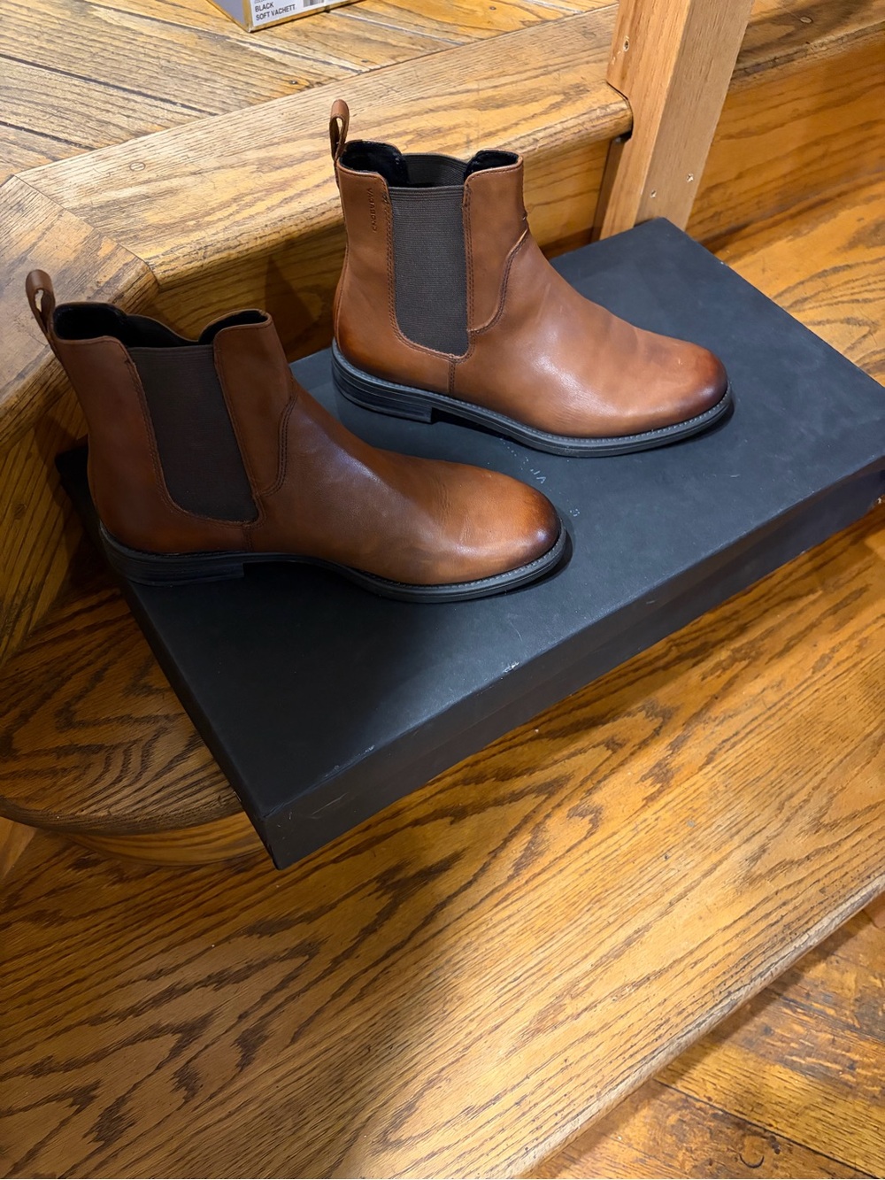 Woman’s Leather Chukka Boots in Brown - Pull-On Elastic Sides